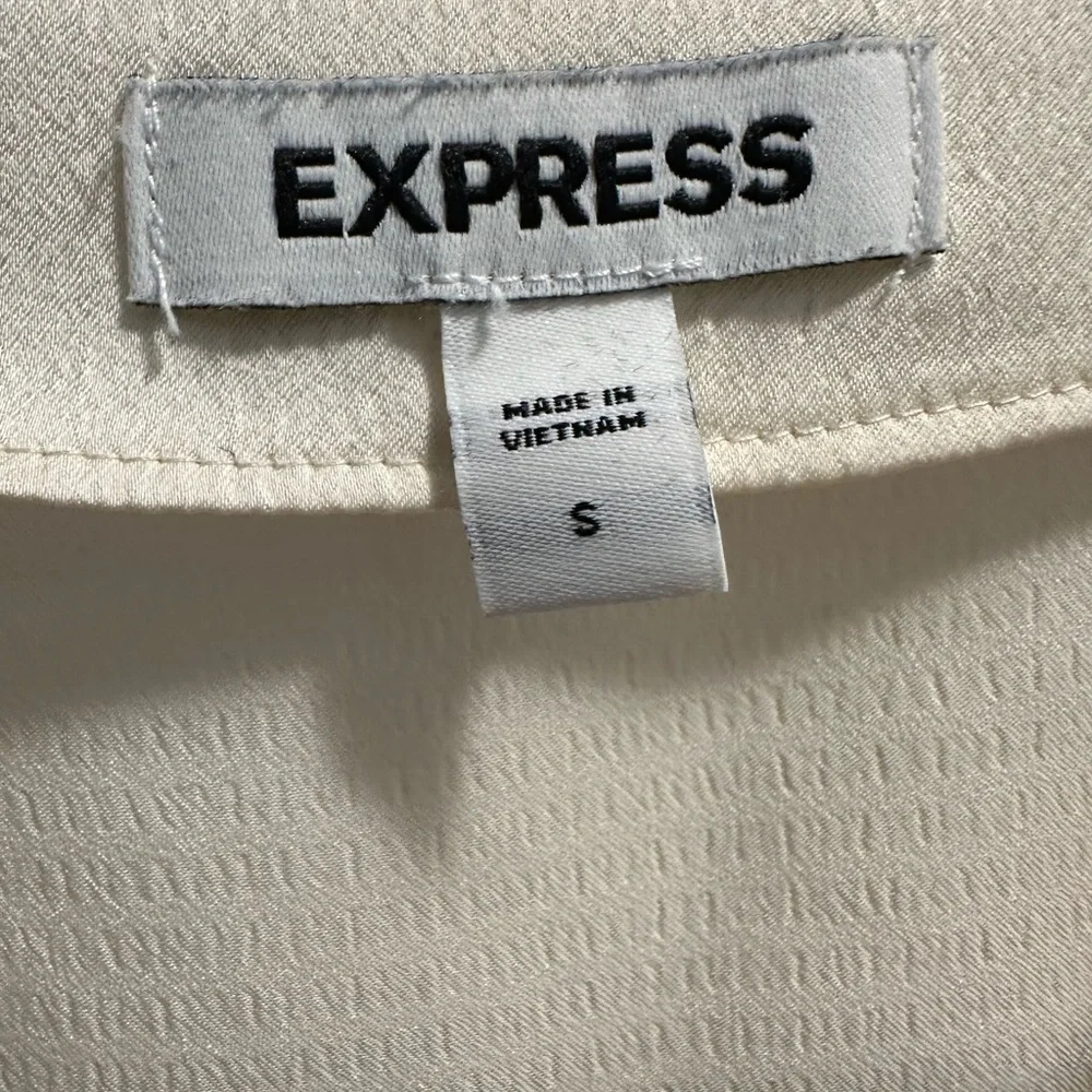 Express Cream Ruffle Blouse - Picture 4 of 6